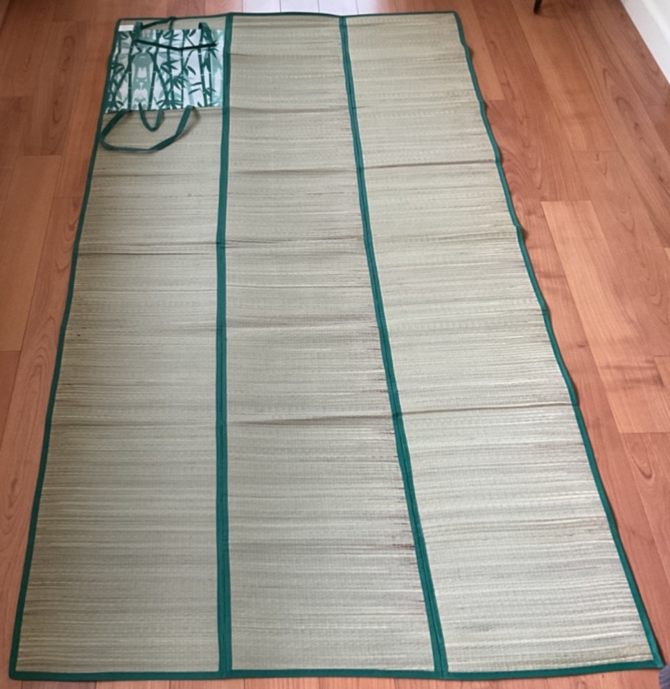 Avon On-the-Go Roll-Up Straw Mat Made of Natural Materials – Before Use Air Out