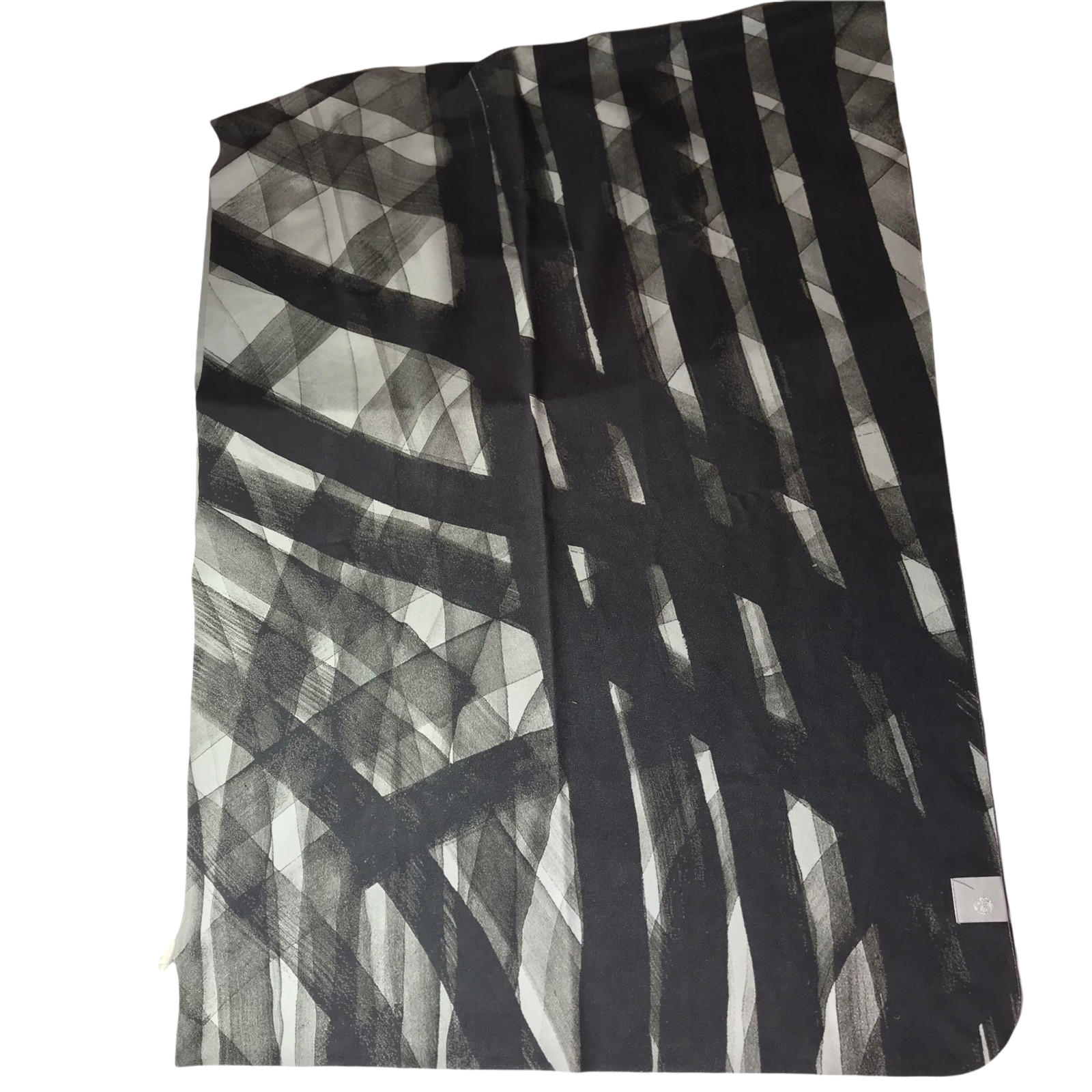 Lululemon Yoga Towel, Large, Black White Abstract Lines Brush Stream Silver