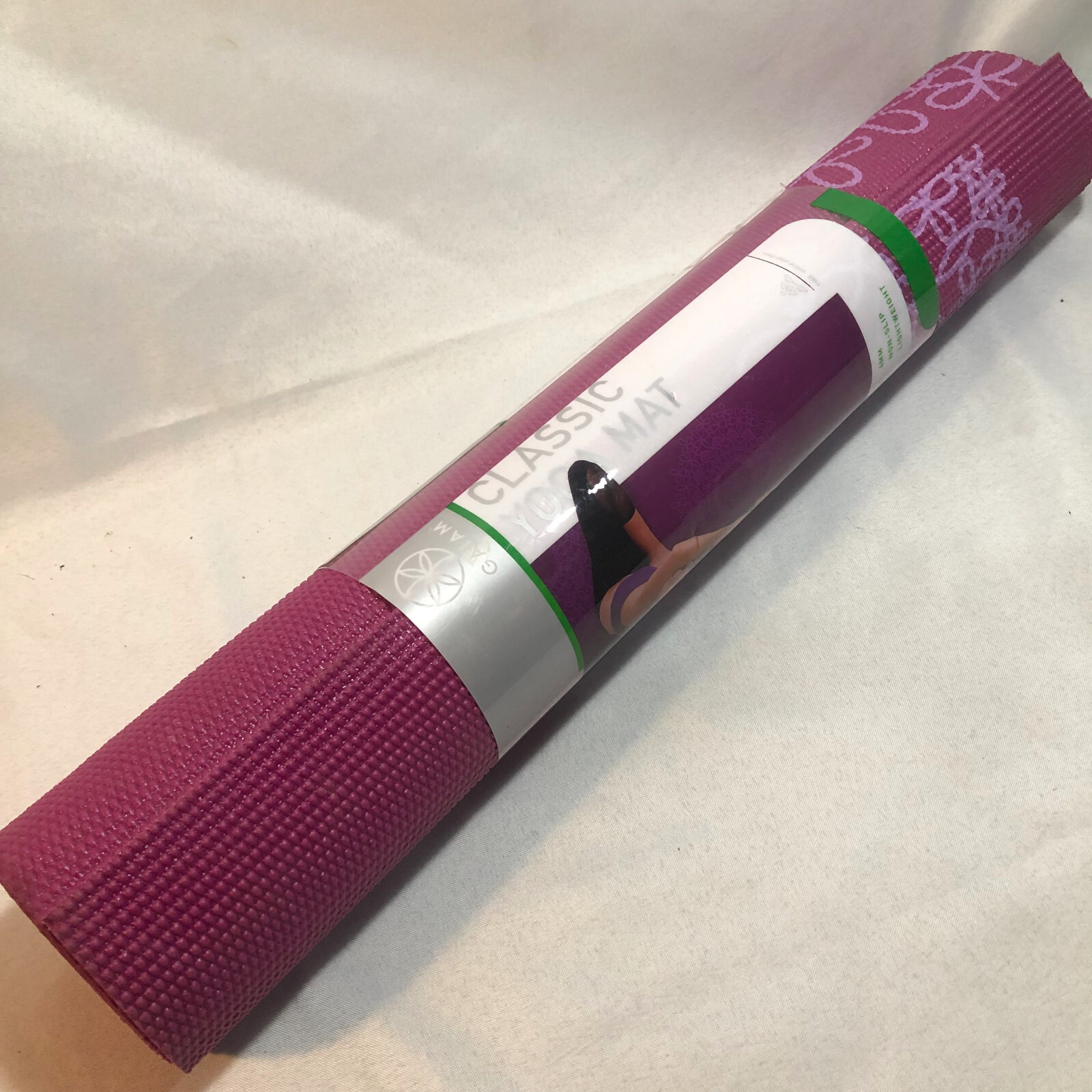 Gaiam classic Yoga Mat Stabilizing Grip 68″ x 24″ x 6mm Purple with flower patte