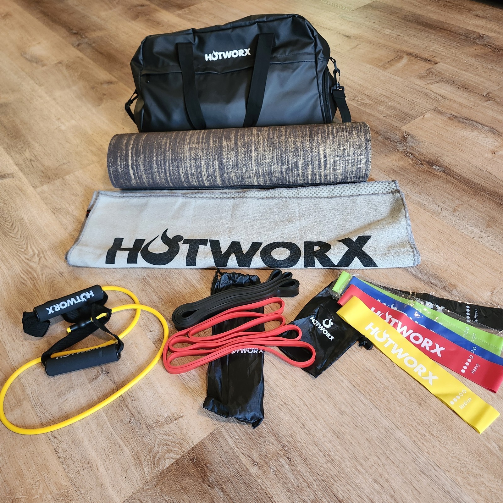 HotWorx Yoga Fitness Bundle Mat, Towel, Resistance Bands, Loop Bands, Bag EEUC!