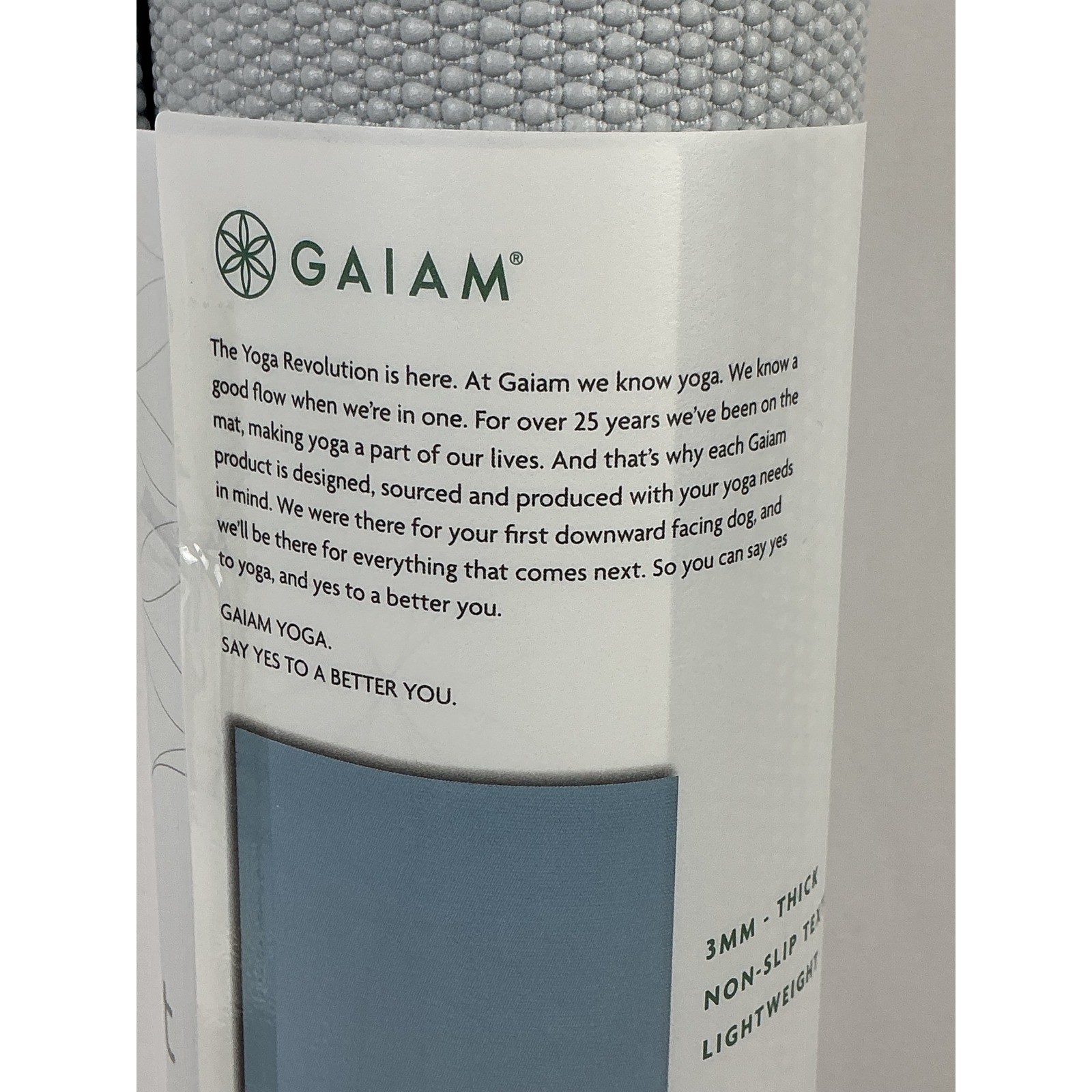 Gaiam Classic Yoga Mat 3 mm Non Slip Texture Lightweight Portable Gray