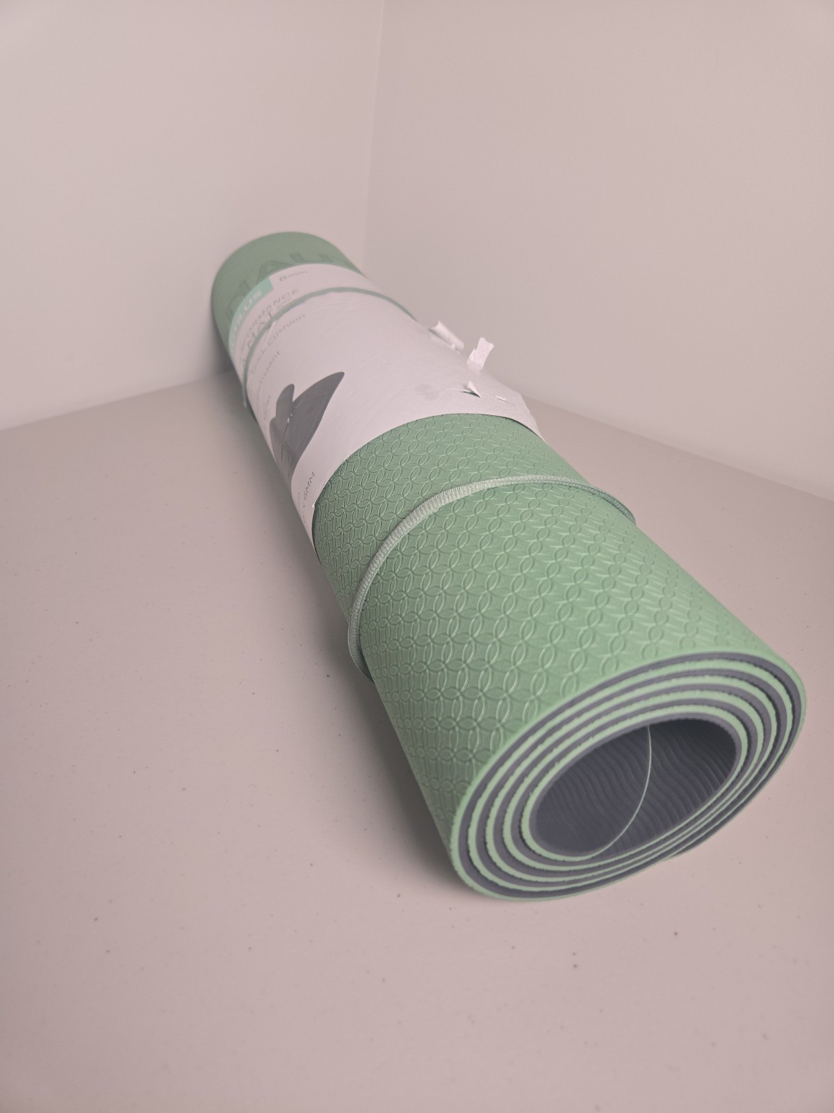 Nautilus Yoga Mat 68x24x6mm Earth Green Slip Resistant Cushion Strap