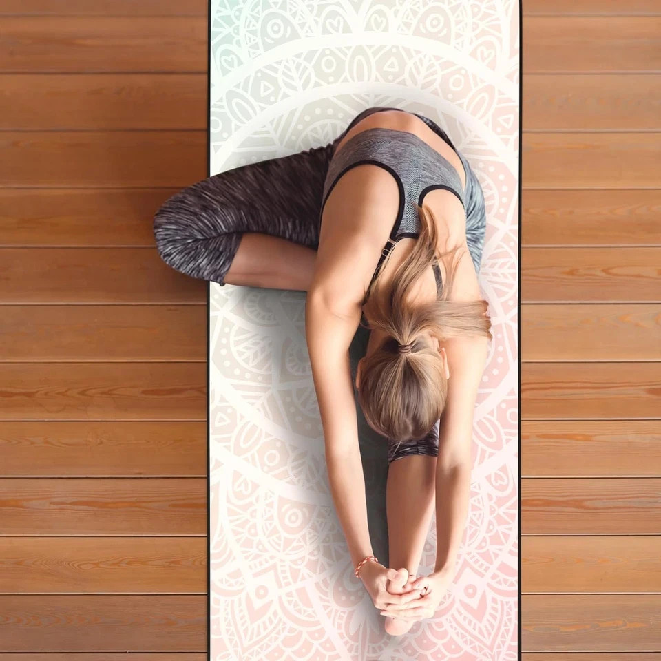 Yoga Towel with Corner Pockets, Non Slip Grip Dots Sweat Absorbent Hot