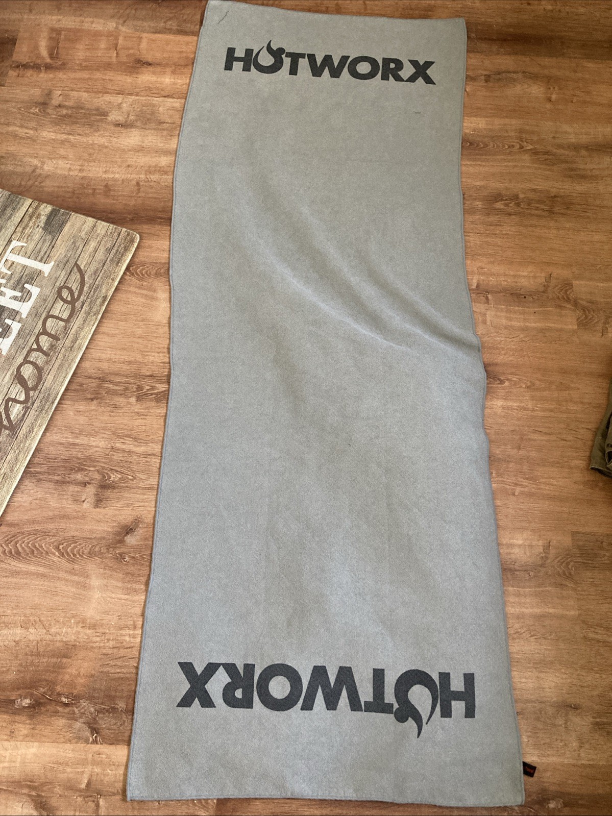 Hotworx Yoga Towel Non Slip Microfiber Workout Fitness Mat Towel Absorbent Gray
