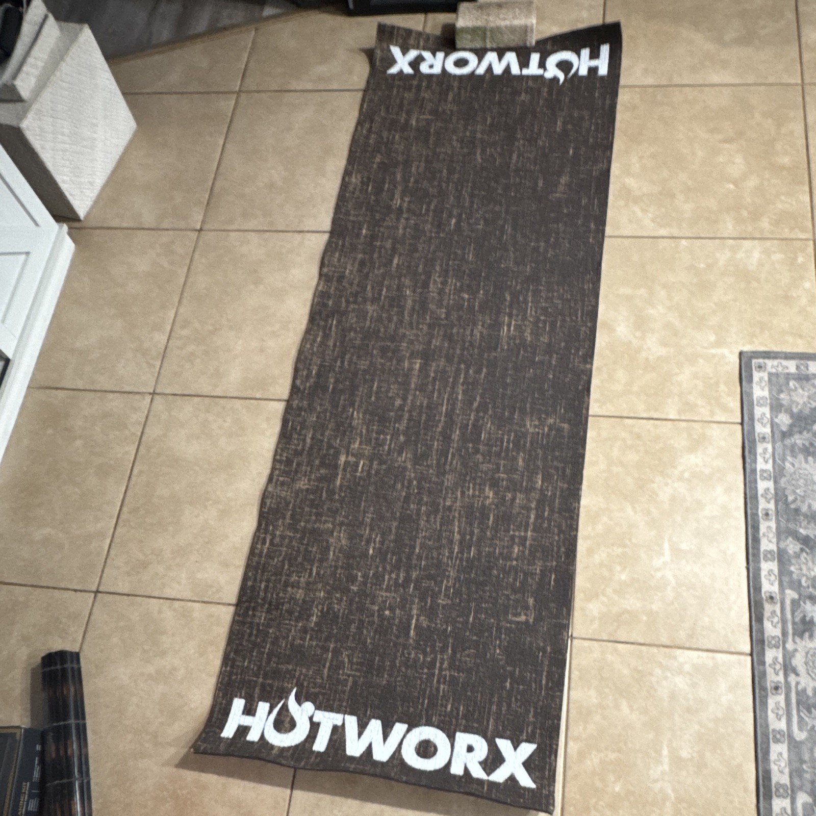 One HOTWORX Black Foam Non-Slip Rectangular Yoga Mat for Unisex Adults