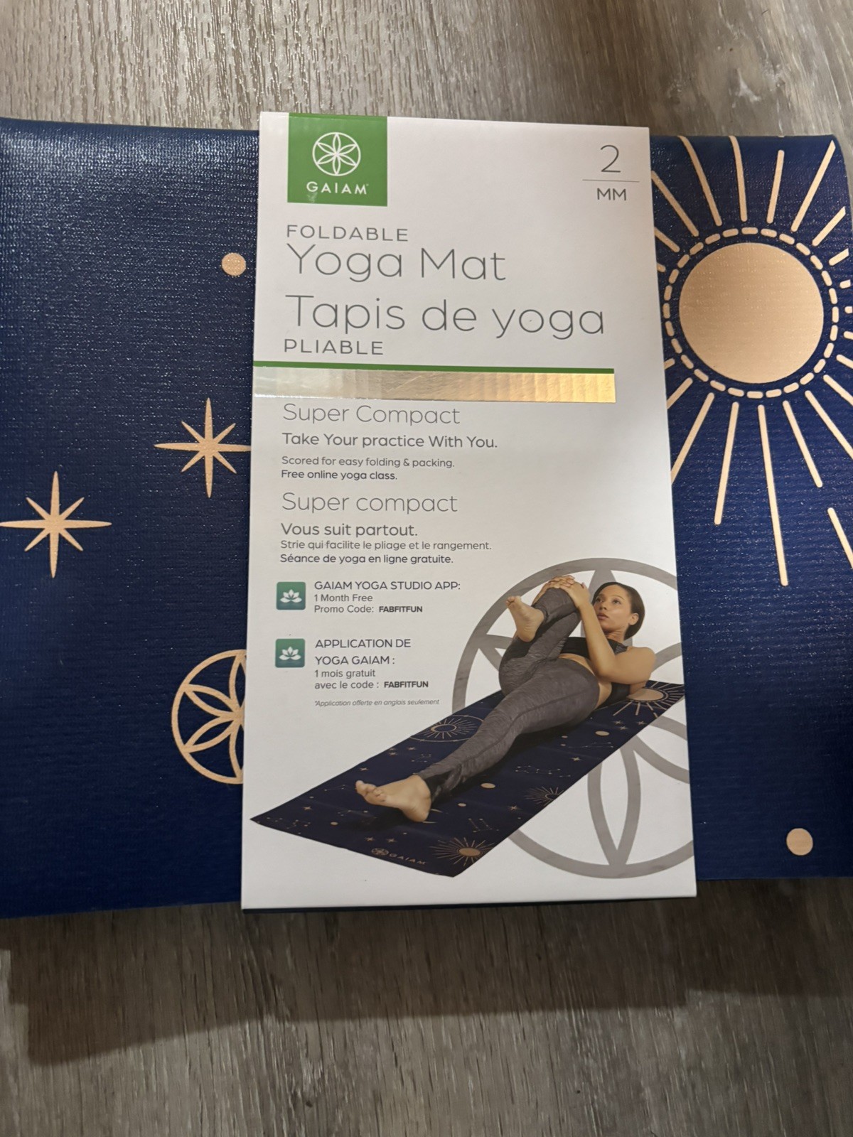 Gaiam Foldable Yoga Mat Super Compact and Ultra Lightweight Blue NEW With Block