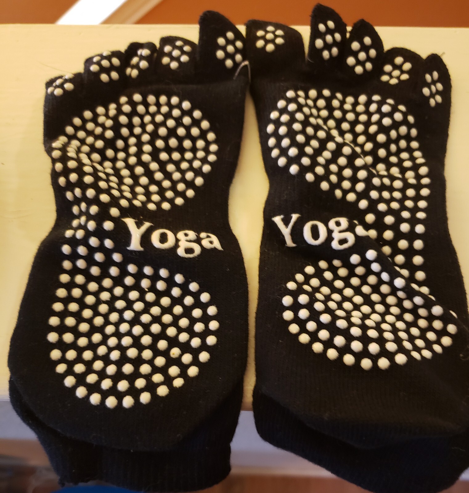 Gaiam Essentials Print Reversible Premium Yoga Mat , 6mm , carrier sling & socks
