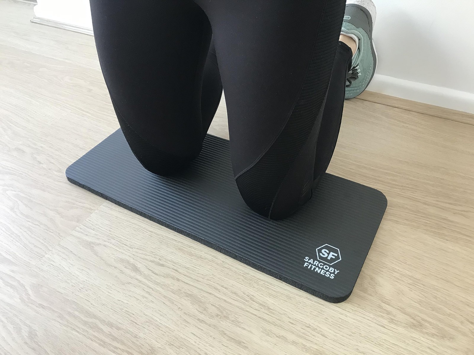 Sargoby 0.6″ Thick Yoga Knee Pad: Pilates Cushion for Elbows & Forearms