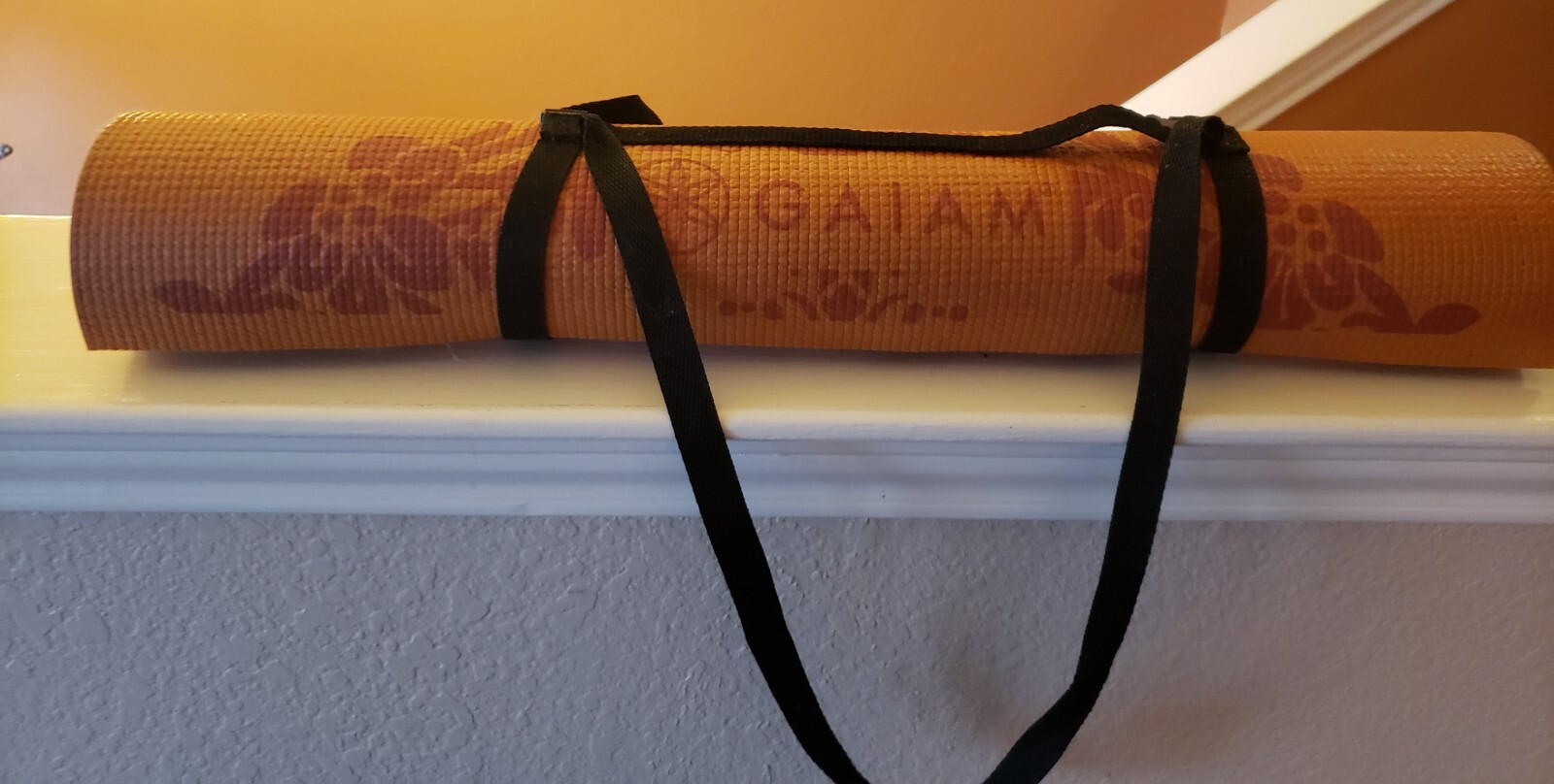 Gaiam Essentials Print Reversible Premium Yoga Mat , 6mm , carrier sling & socks