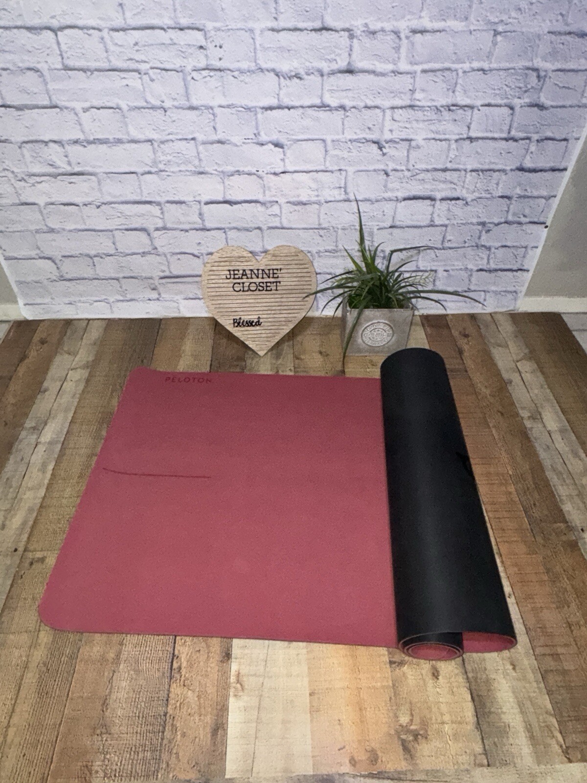 Peloton red Black Reversible Workout Mat Yoga 70″x26″ 5mm Thick Rubber