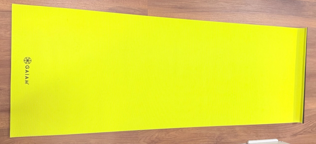 Gaiam Reversible Yoga Mat 24” x 68” Lime Green and Black Excellent Condition