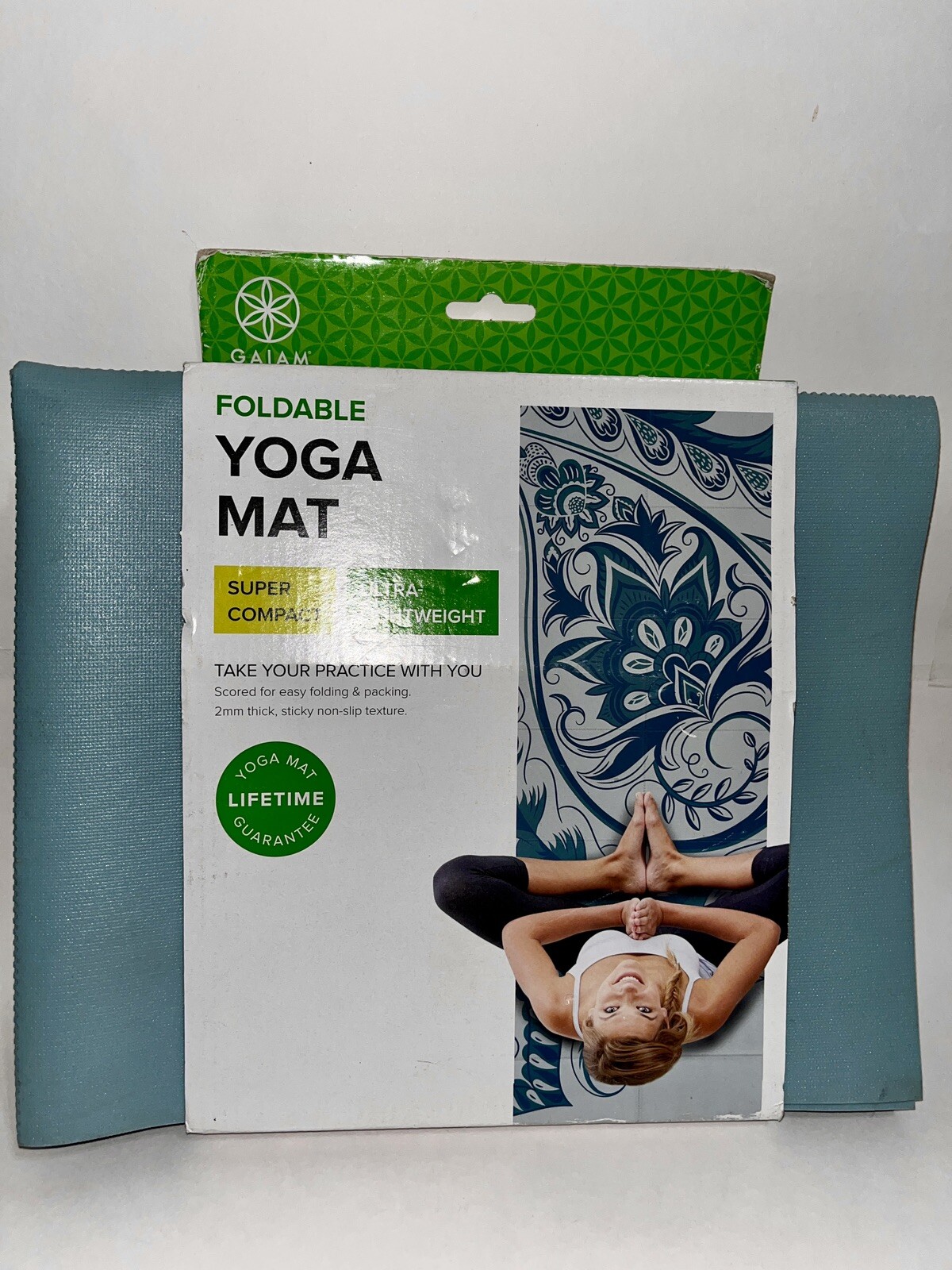 Gaiam Foldable Yoga Mat Super Compact Ultra Lightweight NEW FREE GIFT Roller