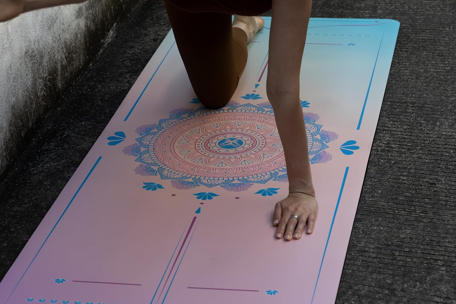 Classic Line Yoga Mat – Durable, Non-Slip, Sweat-Absorbent, Vivid Design